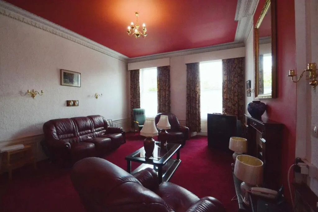 4 bed Ground Flat