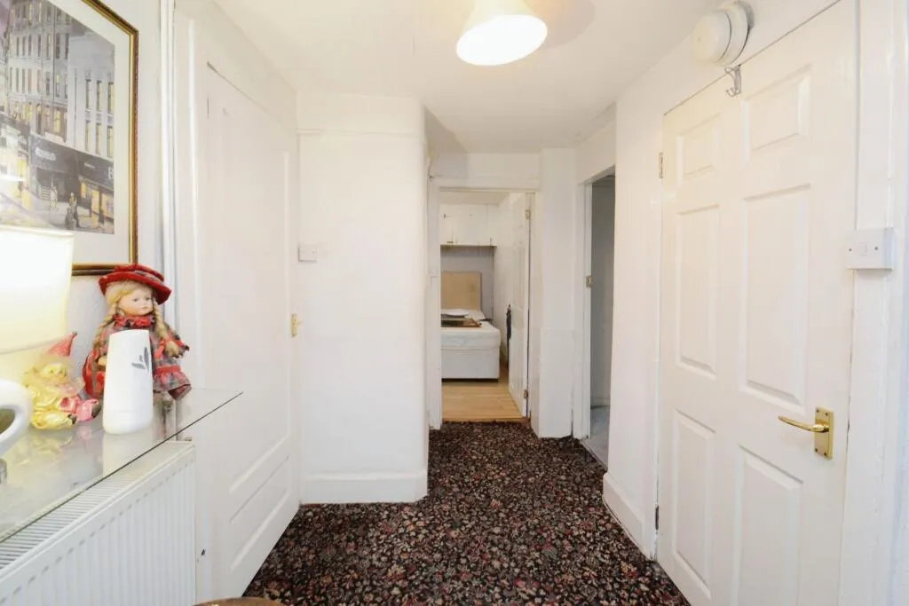 4 bed Ground Flat