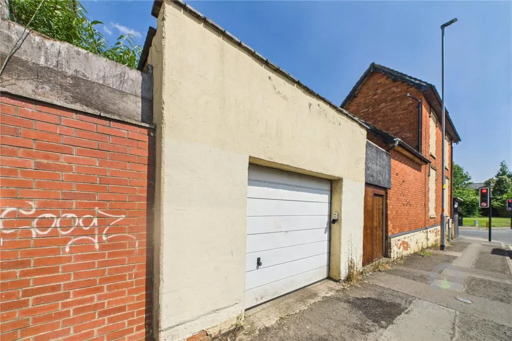 6 bed Semi-Detached