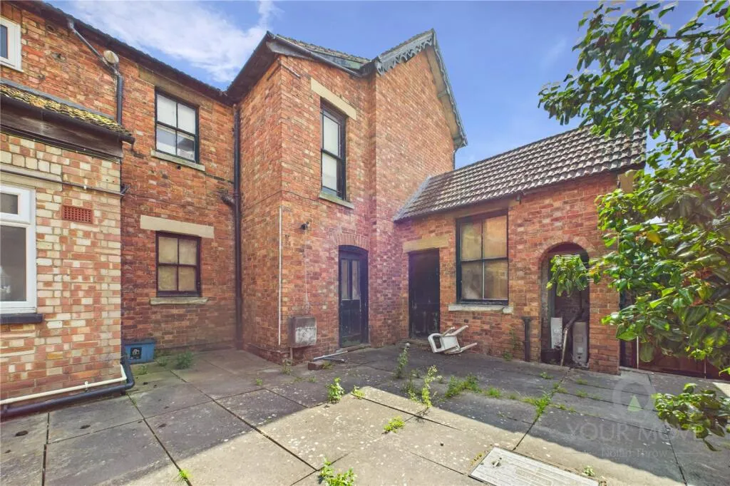 6 bed Semi-Detached