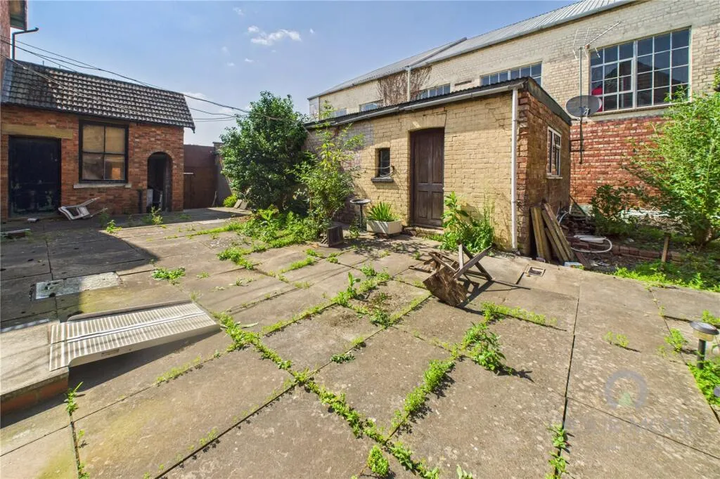 6 bed Semi-Detached