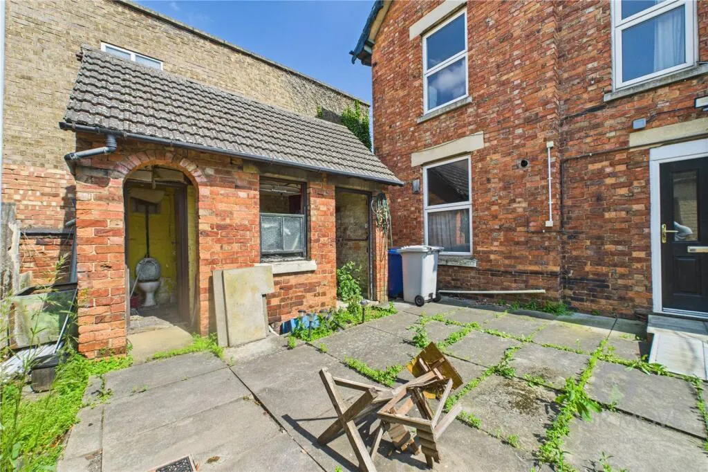 6 bed Semi-Detached