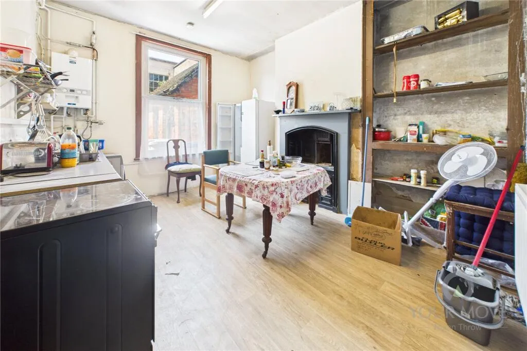 6 bed Semi-Detached