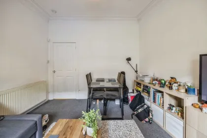 2 bed Ground Flat