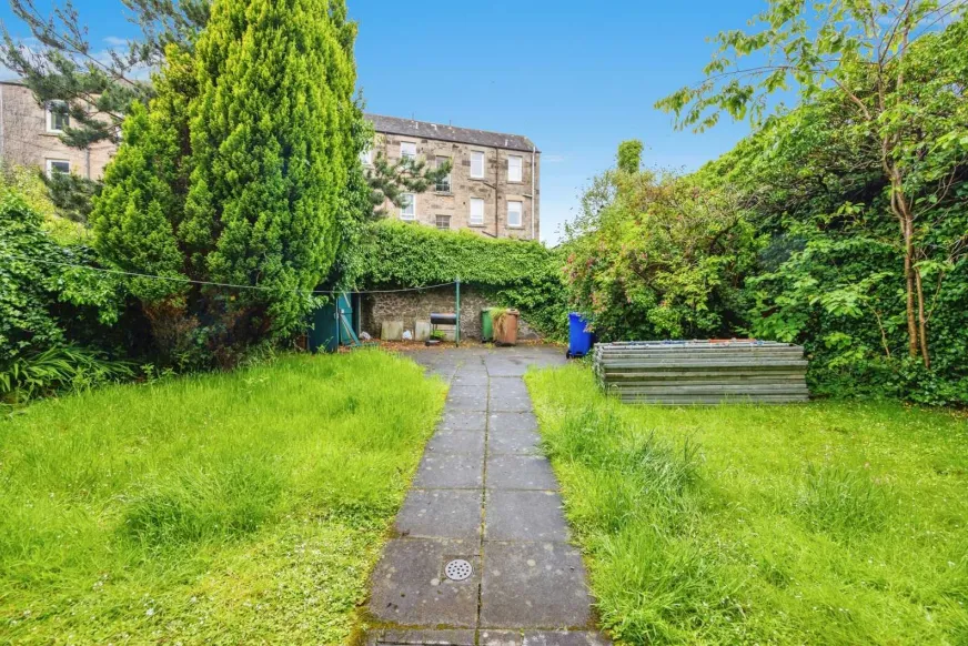 2 bed Ground Flat