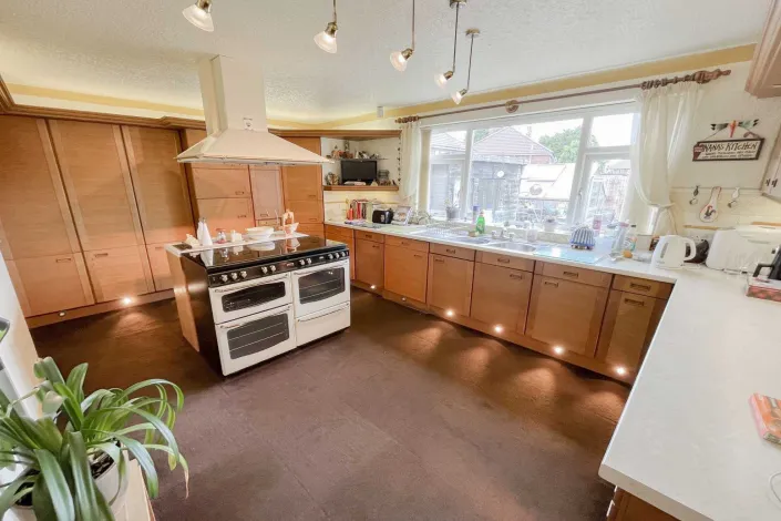 4 bed Semi-Detached