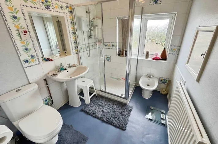 4 bed Semi-Detached