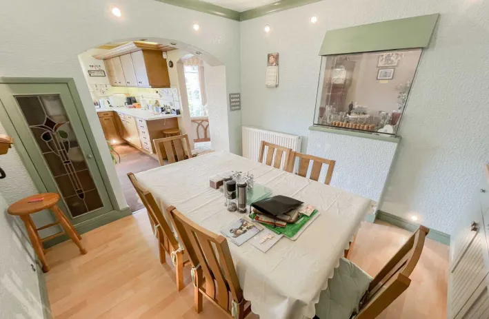4 bed Semi-Detached