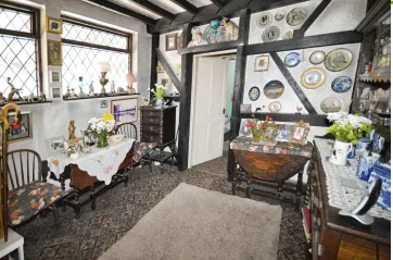 5 bed Character Property