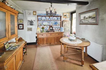 5 bed Character Property