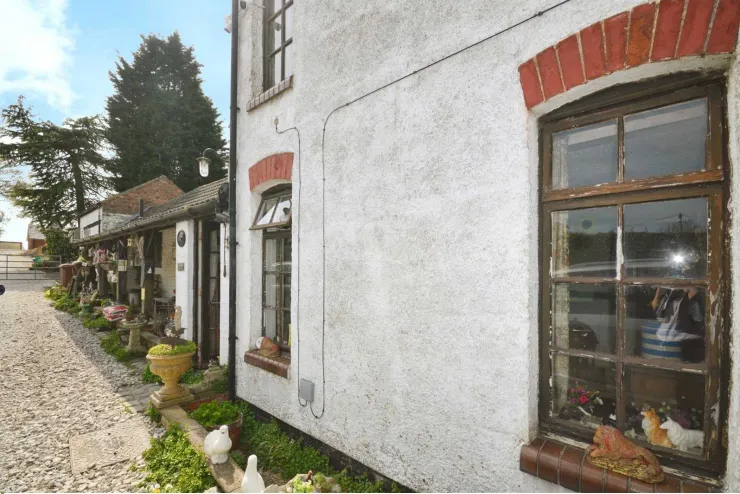 5 bed Character Property