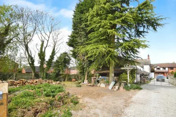 5 bed Character Property