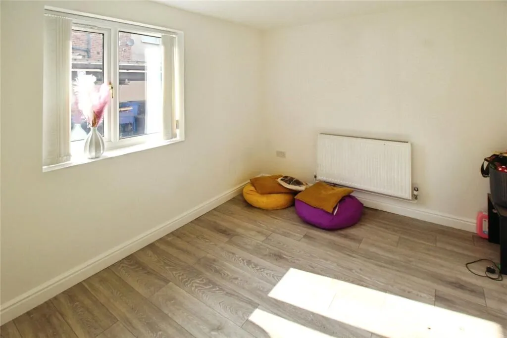 5 bed Detached