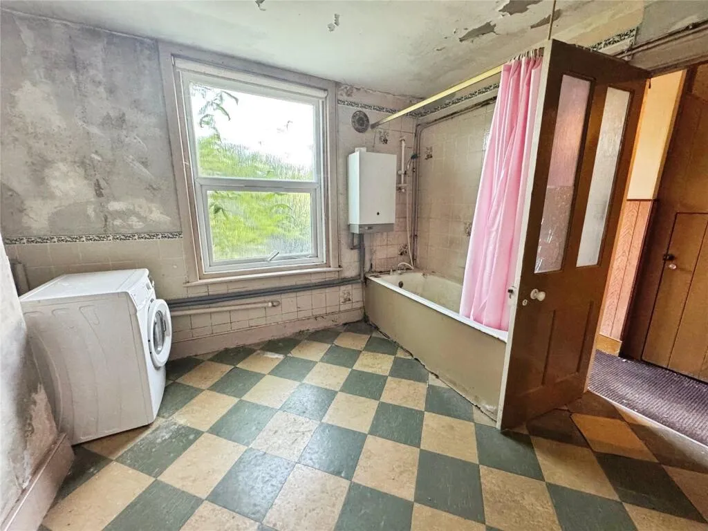 4 bed Terraced