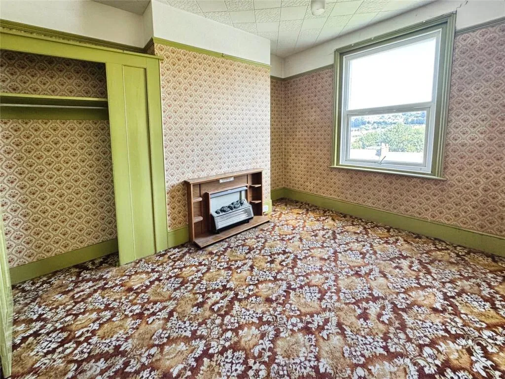 4 bed Terraced