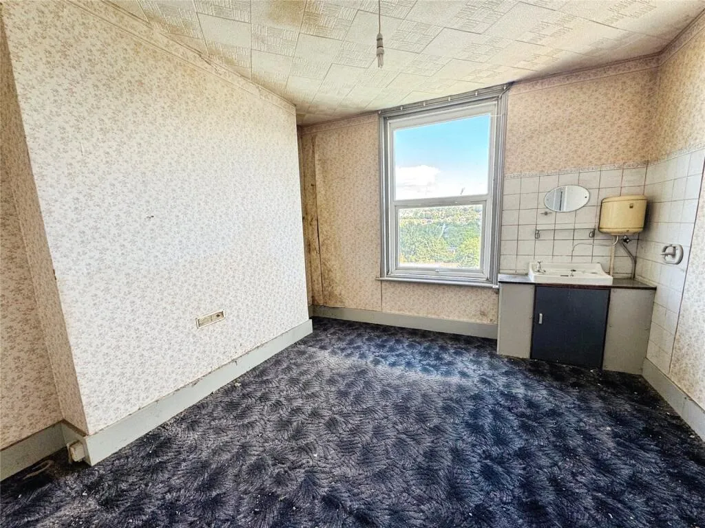 4 bed Terraced