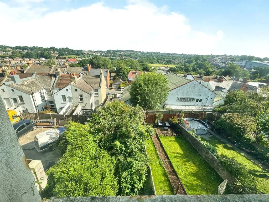 4 bed Terraced