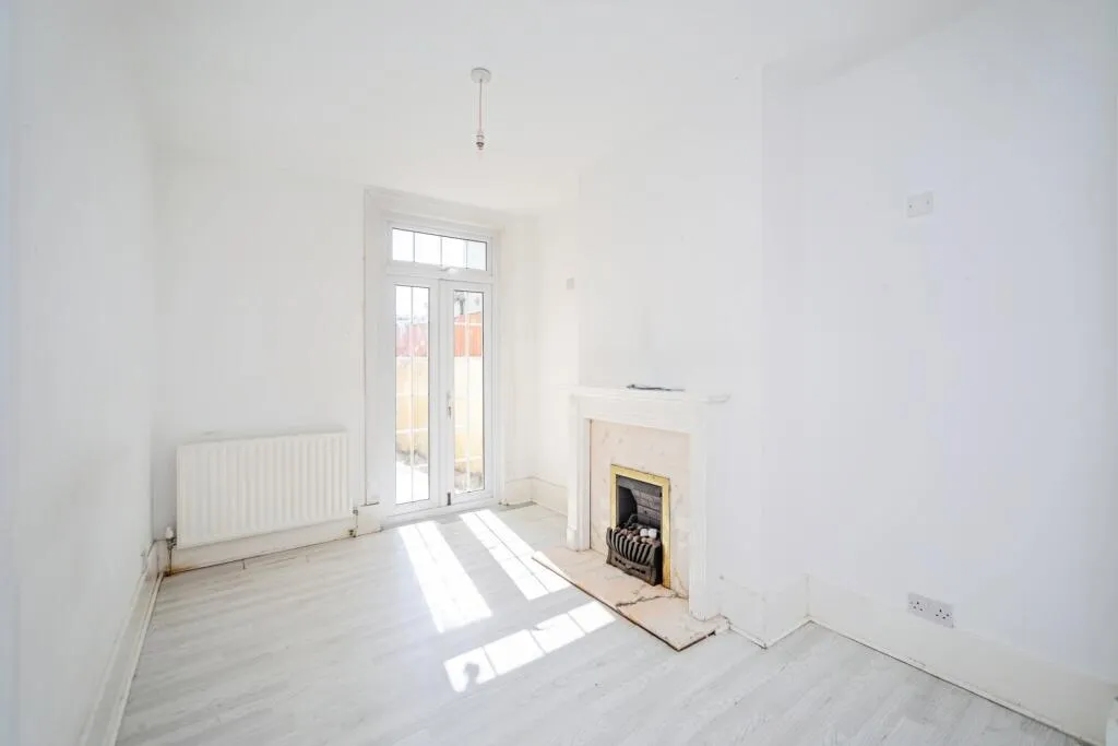 4 bed Terraced