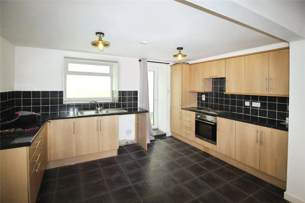 5 bed End of Terrace