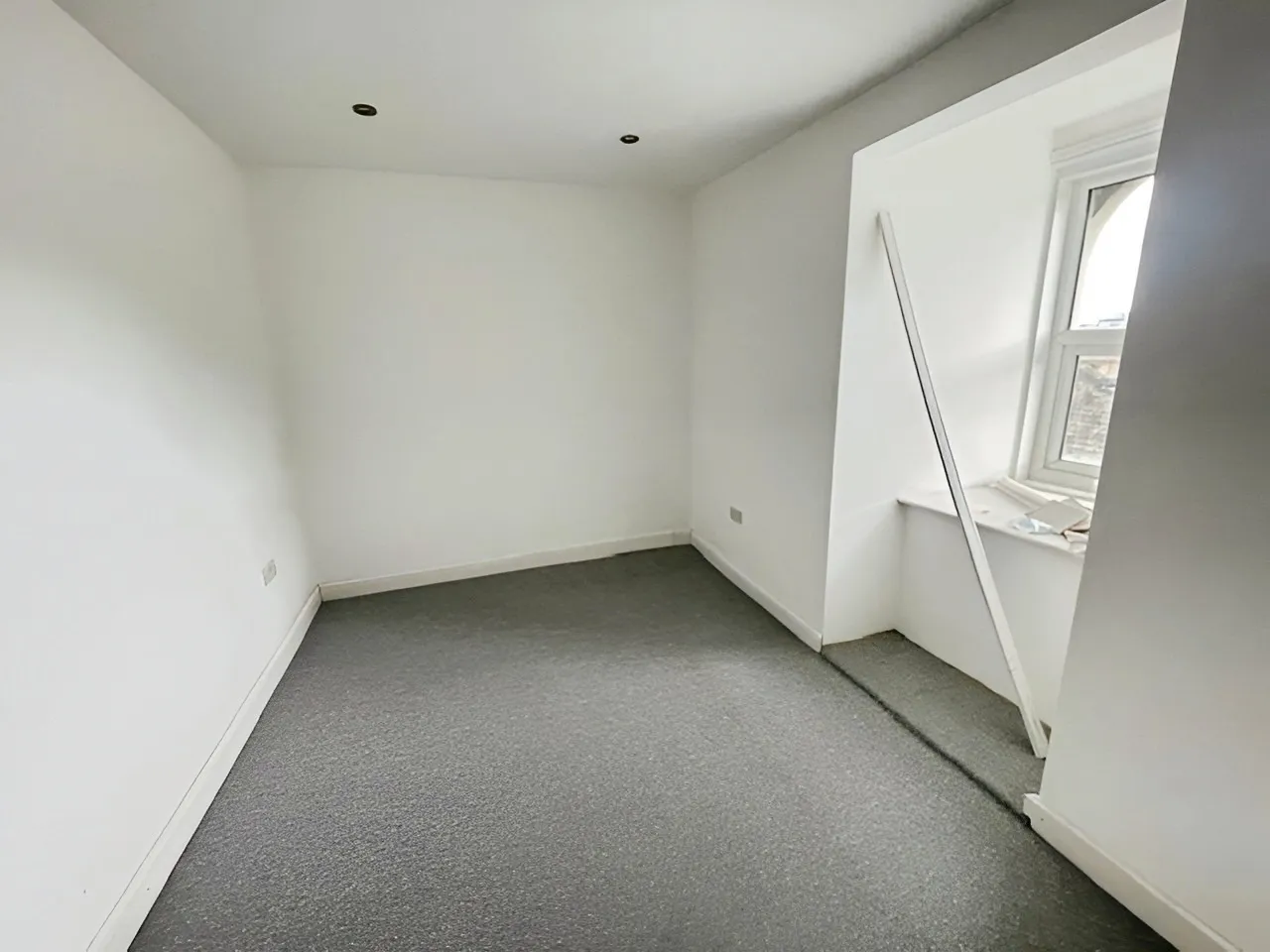 4 bed Commercial Property