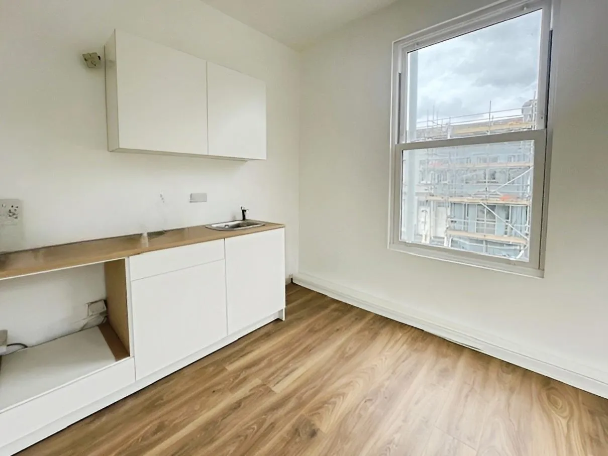 4 bed Commercial Property