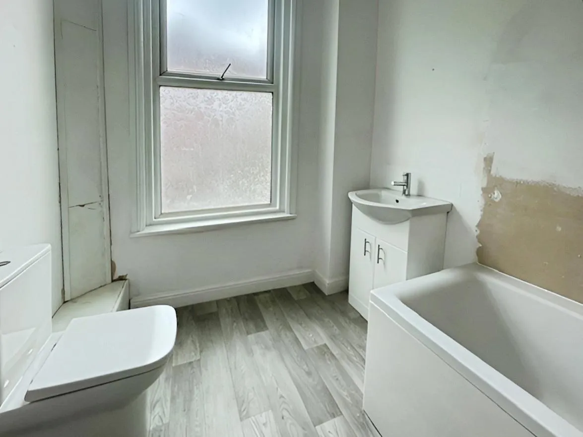 4 bed Commercial Property