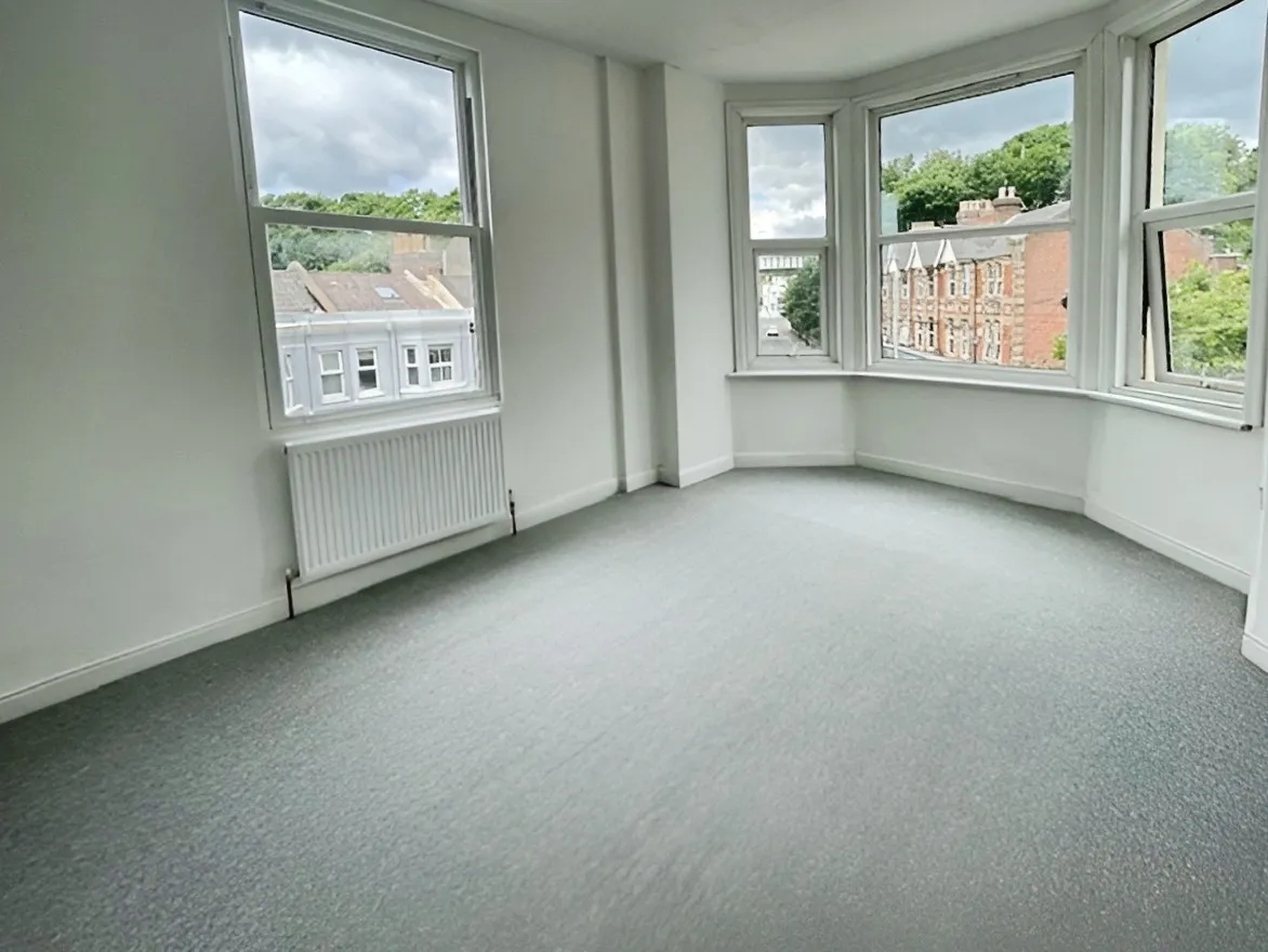 4 bed Commercial Property