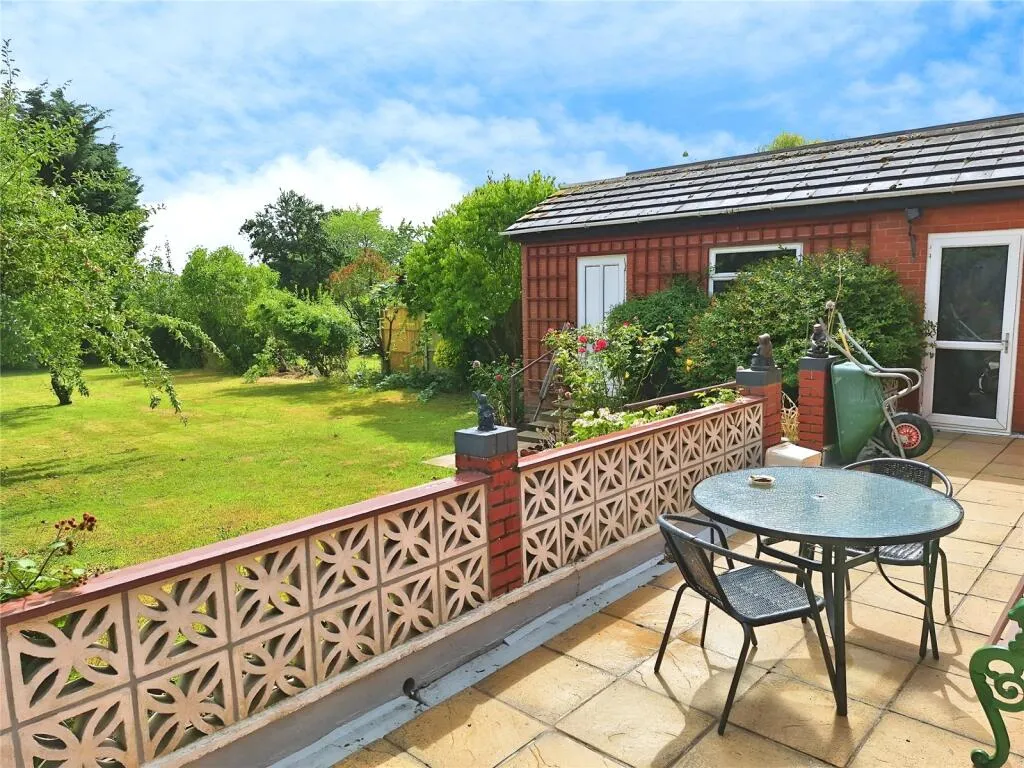 5 bed Bungalow