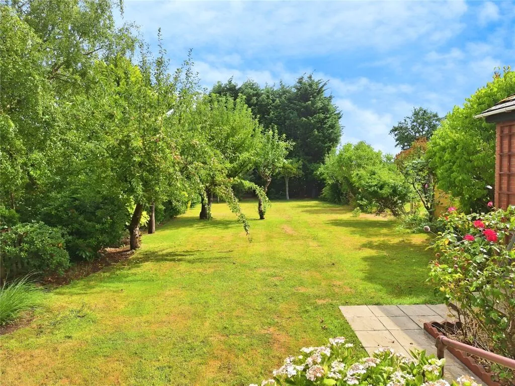 5 bed Bungalow
