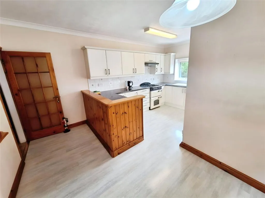 5 bed Bungalow