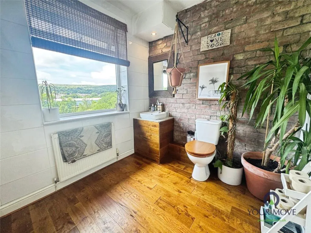 3 bed End of Terrace