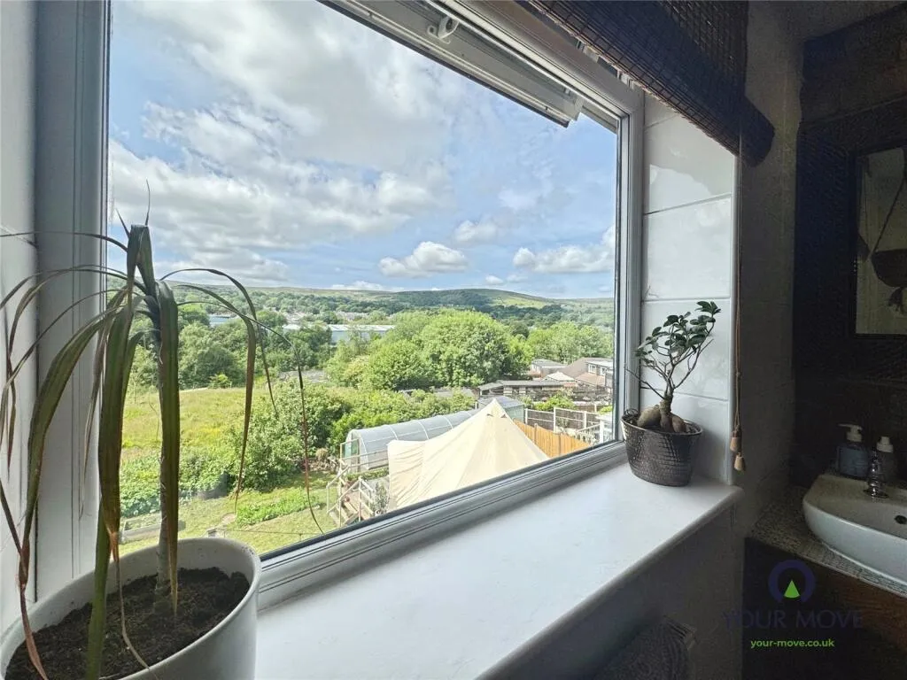 3 bed End of Terrace