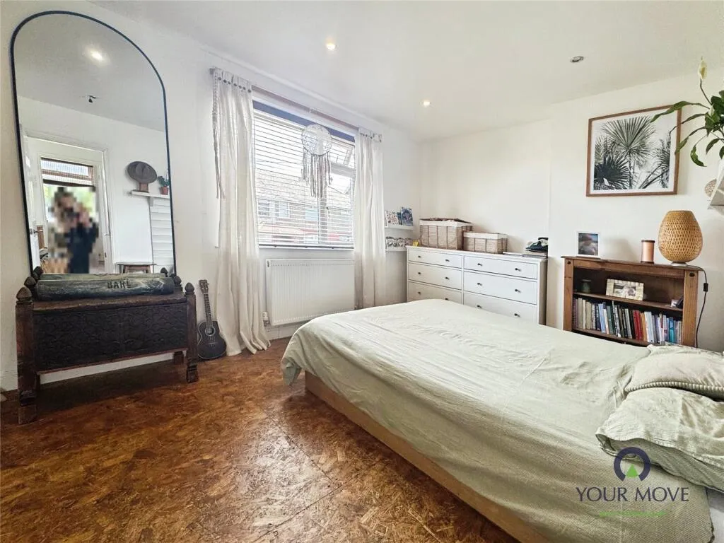 3 bed End of Terrace