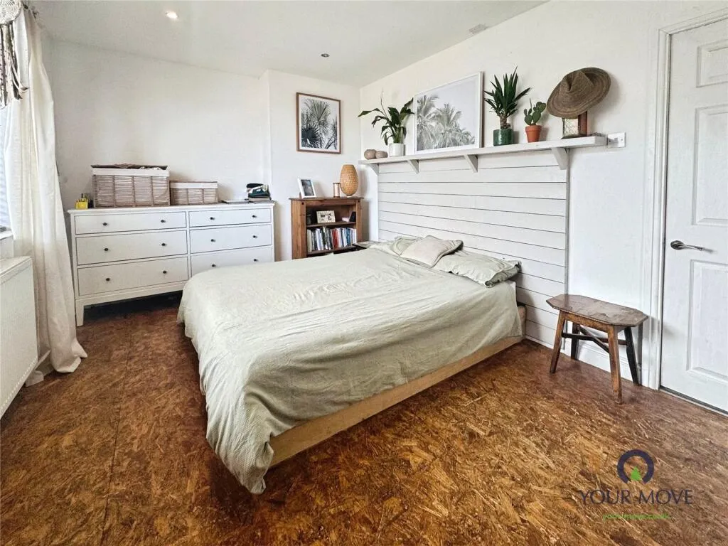 3 bed End of Terrace
