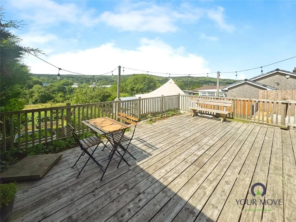 3 bed End of Terrace