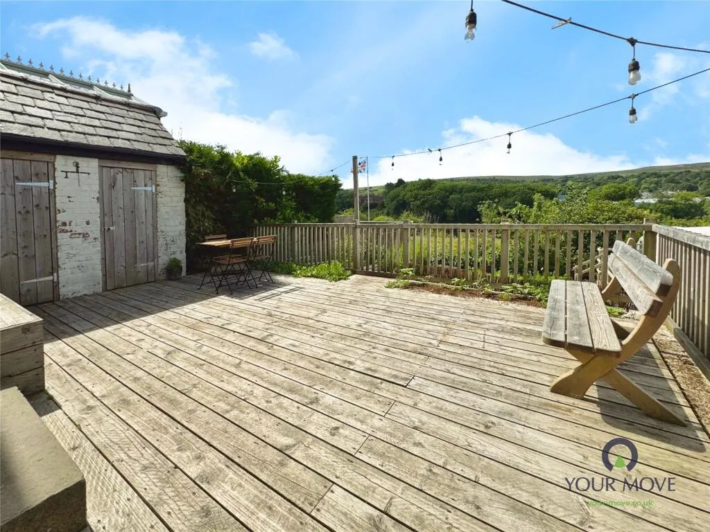 3 bed End of Terrace