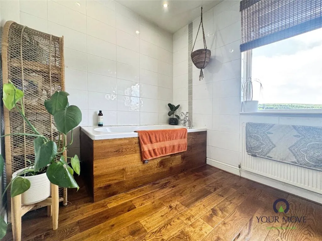 3 bed End of Terrace