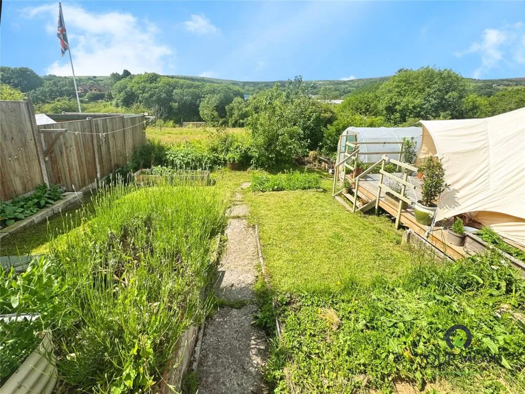 3 bed End of Terrace