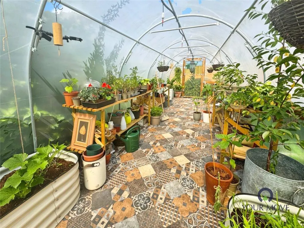 3 bed End of Terrace