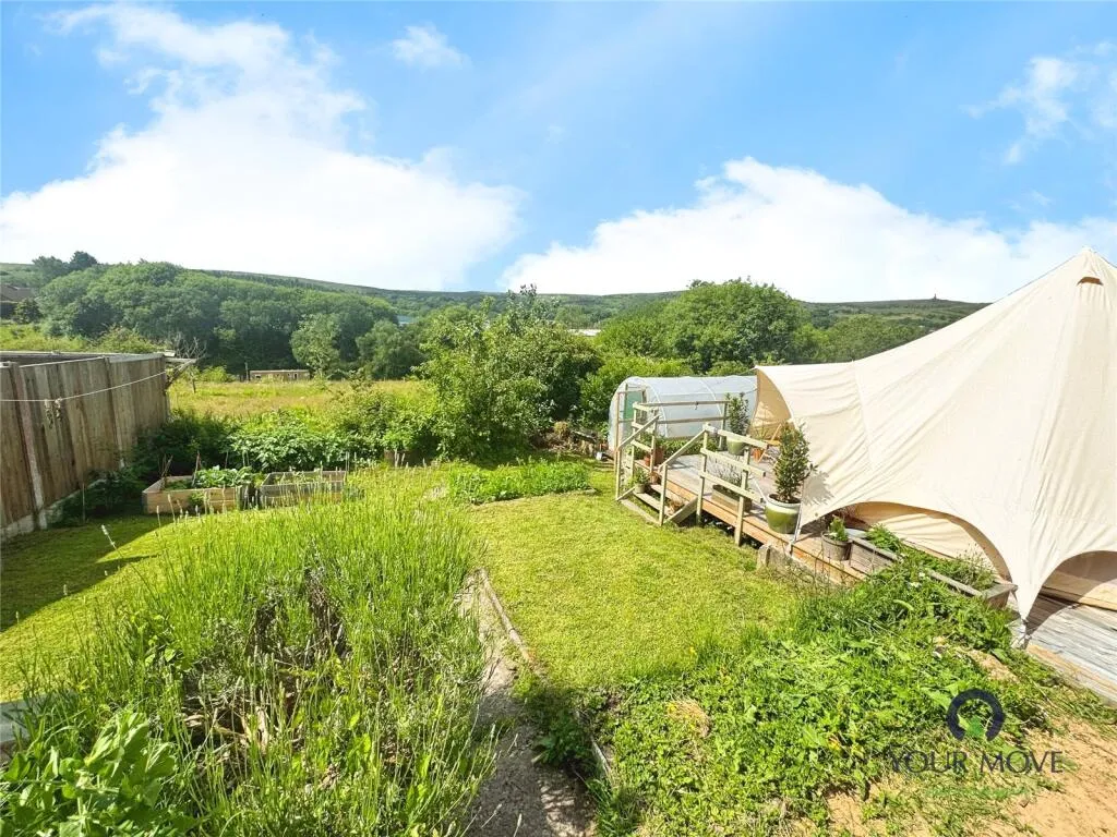 3 bed End of Terrace
