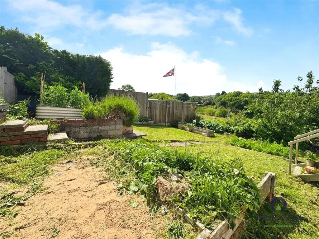 3 bed End of Terrace