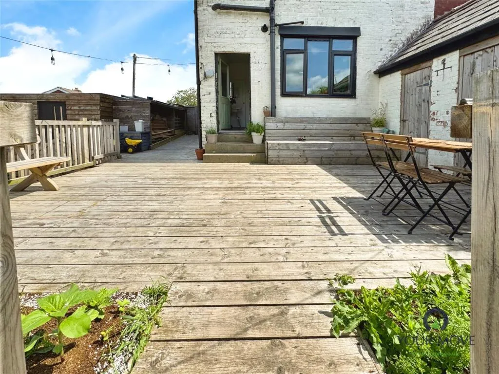 3 bed End of Terrace