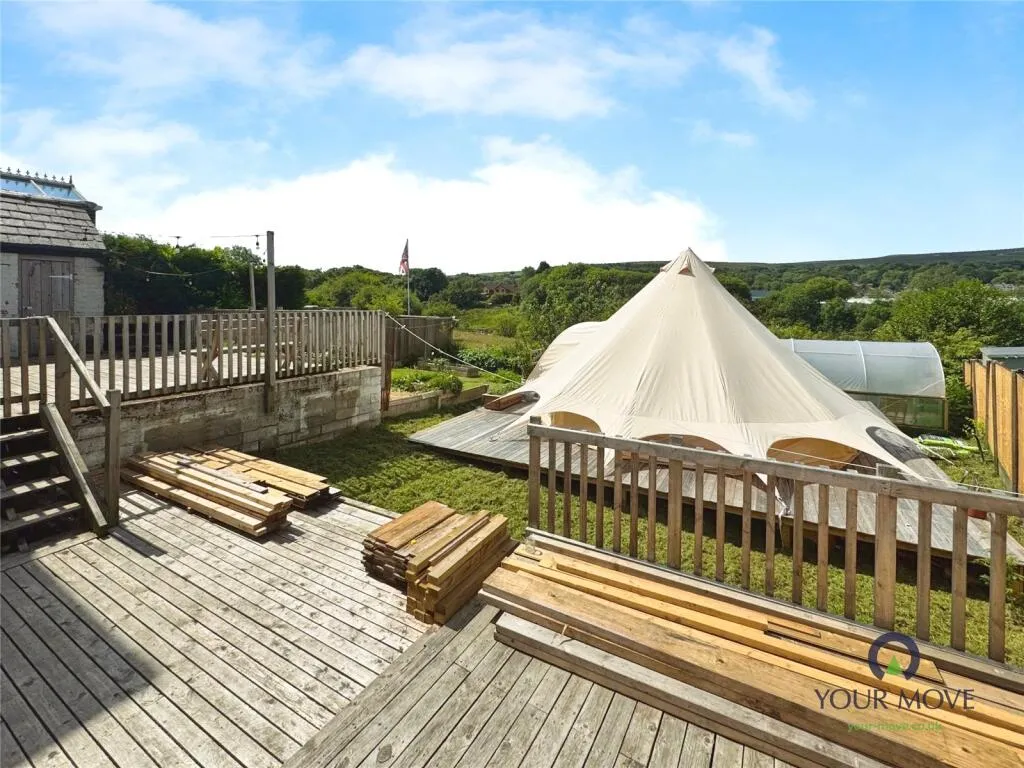 3 bed End of Terrace