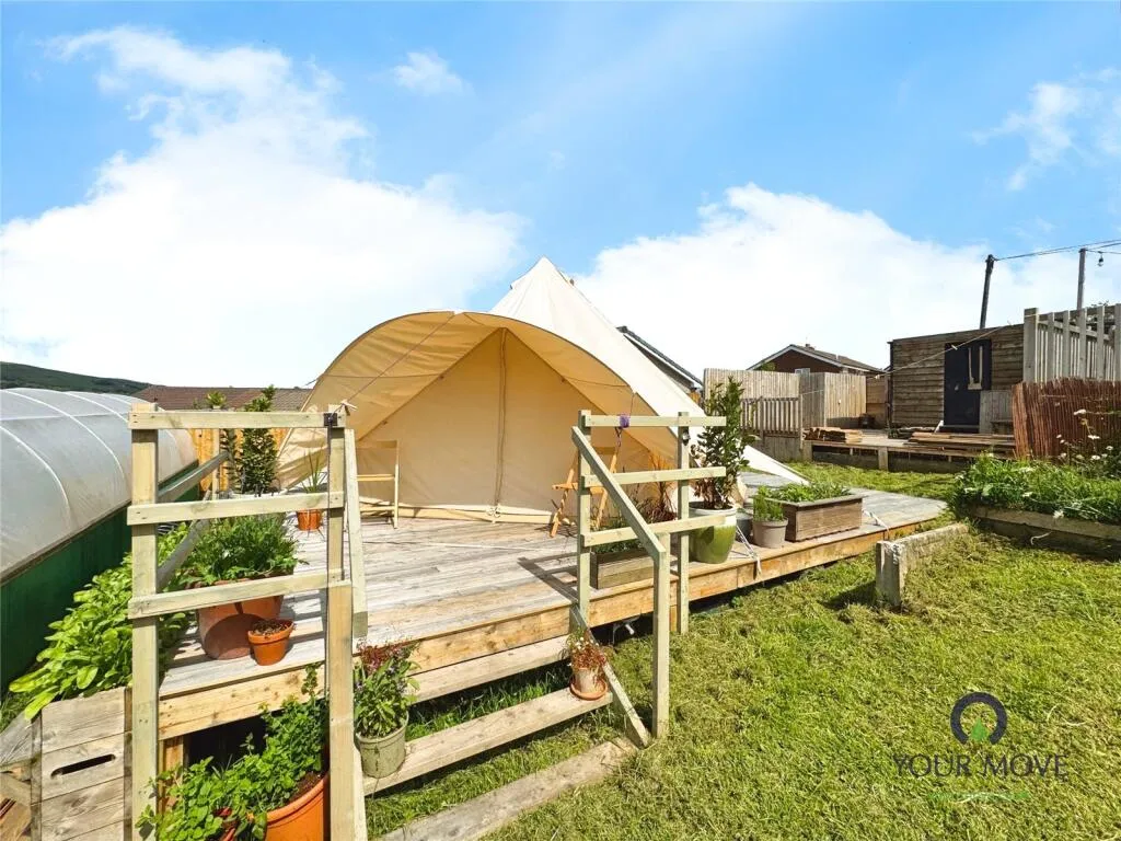 3 bed End of Terrace