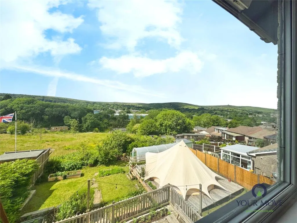 3 bed End of Terrace