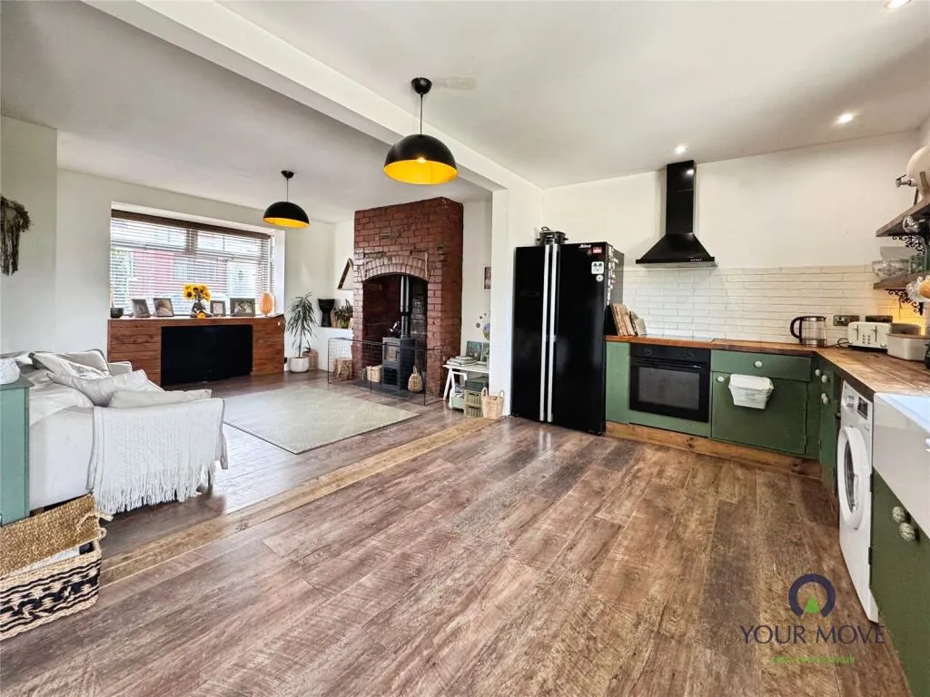 3 bed End of Terrace