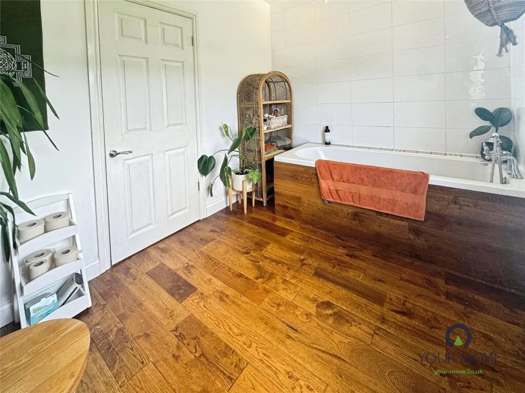 3 bed End of Terrace