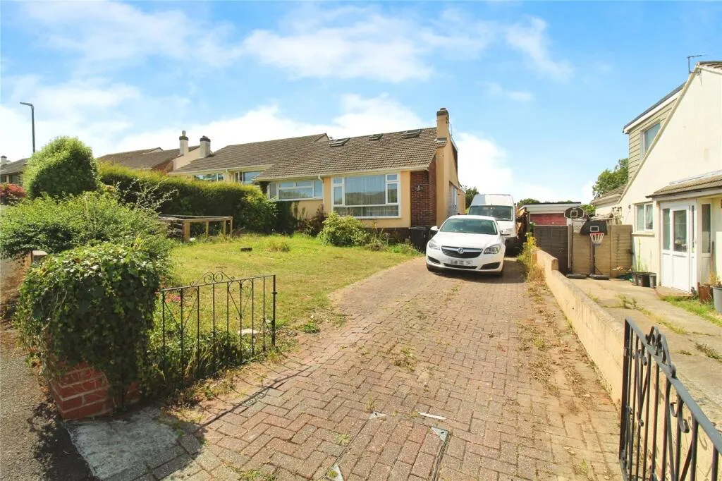 4 bed Semi-Detached Bungalow