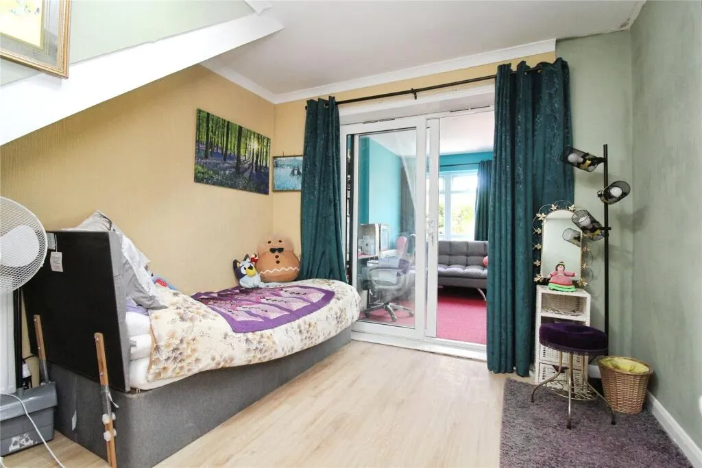 4 bed Semi-Detached Bungalow