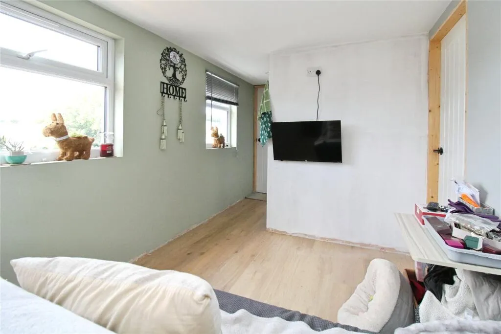 4 bed Semi-Detached Bungalow